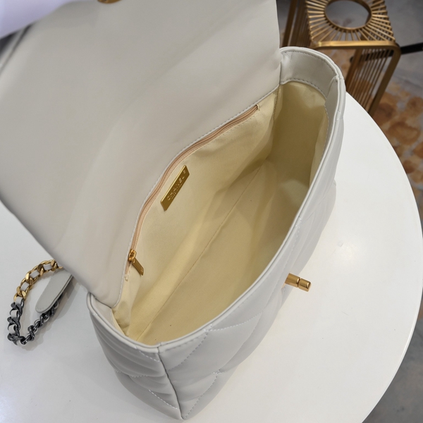 シャネルバッグ着用イメージ